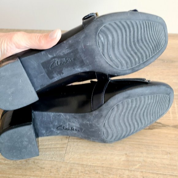 Clarks Artisan navy blue loafers  with tassels . - Picture 11 of 15